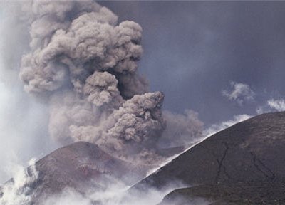 На Курилах первые признаки активизации острова-вулкана Алаид