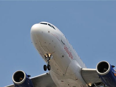 Airbus А-319 совершил аварийную посадку без шасси
