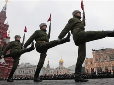 На Красной площади прошел торжественный марш в честь годовщины парада 7 ноя ...