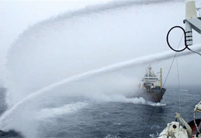 В Беринговом море у берегов Камчатки горит траулер «Мастер» — экипаж эвакуирован