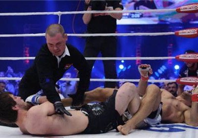 Россиянин Муса Хаманаев — победитель финального поединка турнира M-1 Challenge 37 в Оренбурге