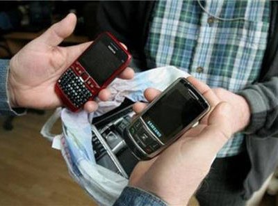 17-летний житель Оренбурга подозревается в серии грабежей салонов сотовой связи