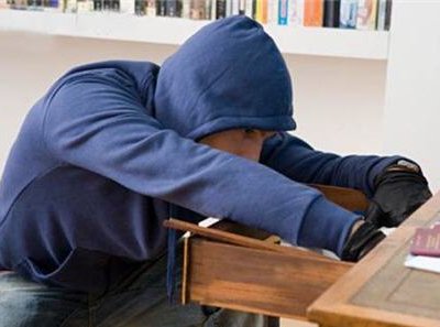 Полицейские Новотроицка раскрыли кражу двух компьютеров из школы №16