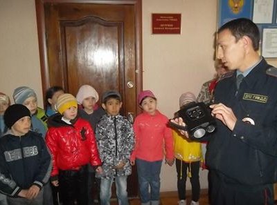 Для детей детского сада №2 поселка Новоорск была организована экскурсия в отделение ГИБДД