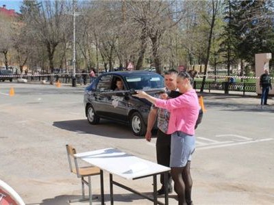 На центральной площади Бугуруслана прошли соревнования по автомобильному дв ...