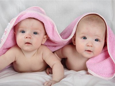 Пять пар близнецов родилось в Новотроицке с начала года