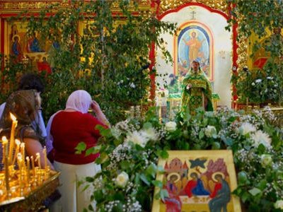 Сегодня православные христиане отмечают большой праздник – День святой Трои ...
