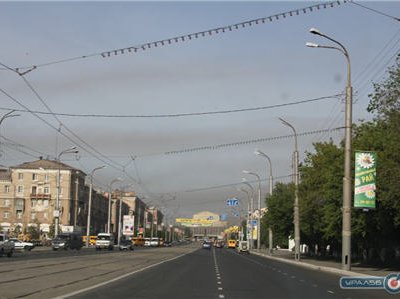 Основными загрязнителями атмосферы Орска являются заводы и автомобили