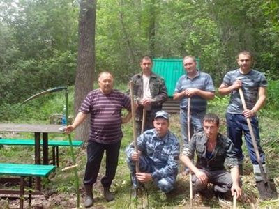 Полицейские Переволоцкого района ведут шефство над родником «Миляевский»