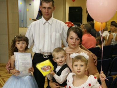 38 молодых семей Новотроицка получили сертификаты на приобретение жилья
