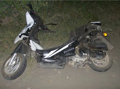 На пересечении улиц Войченко и Орская пьяный водитель сбил подростка на скутере