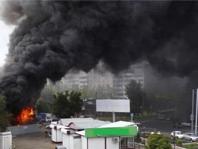 В Оренбурге на улице Салмышской горел магазин «Ринг» — людей эвакуировали