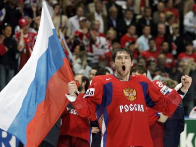 У сборной России по хоккею появится новый тренер